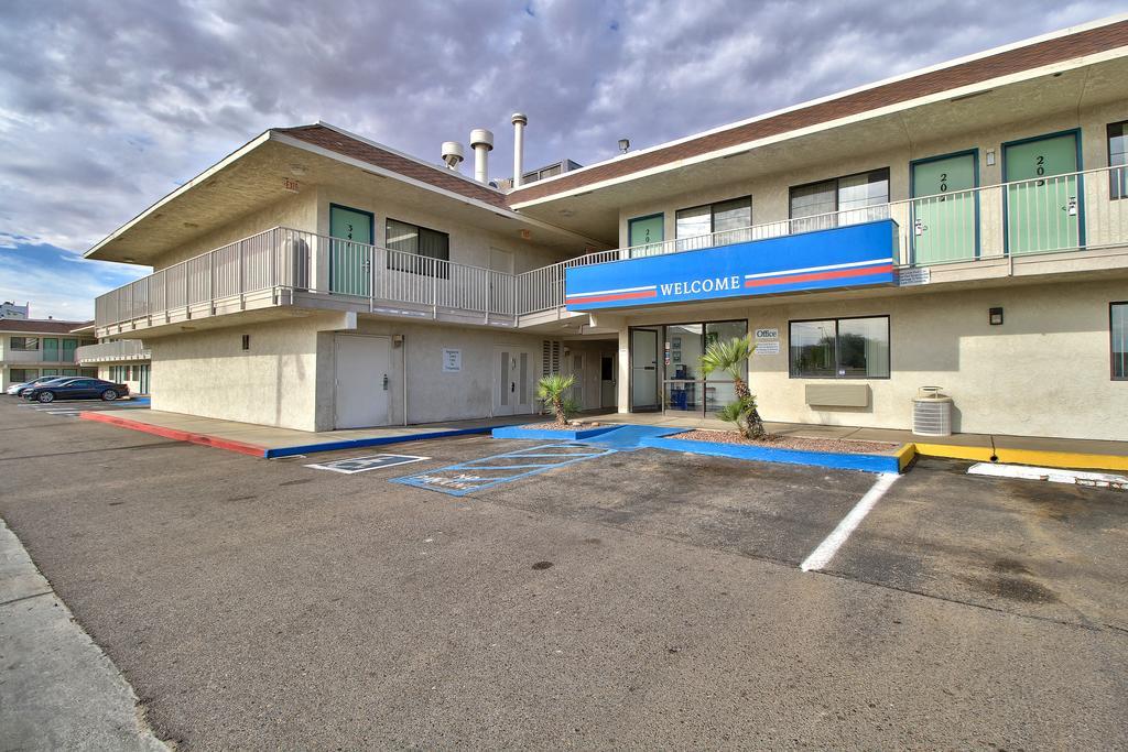 Budgetel Inn & Suites Yuma Exterior foto