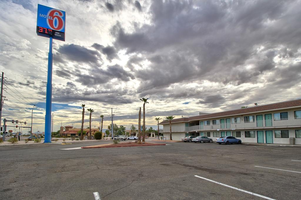 Budgetel Inn & Suites Yuma Exterior foto