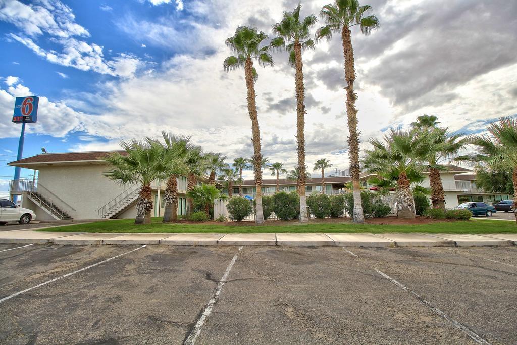 Budgetel Inn & Suites Yuma Exterior foto