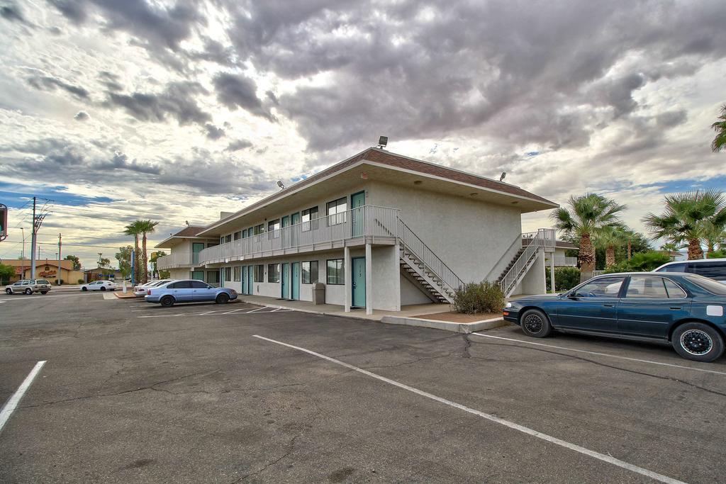 Budgetel Inn & Suites Yuma Exterior foto