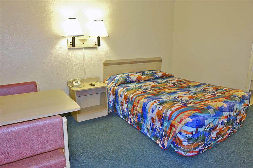 Budgetel Inn & Suites Yuma Exterior foto